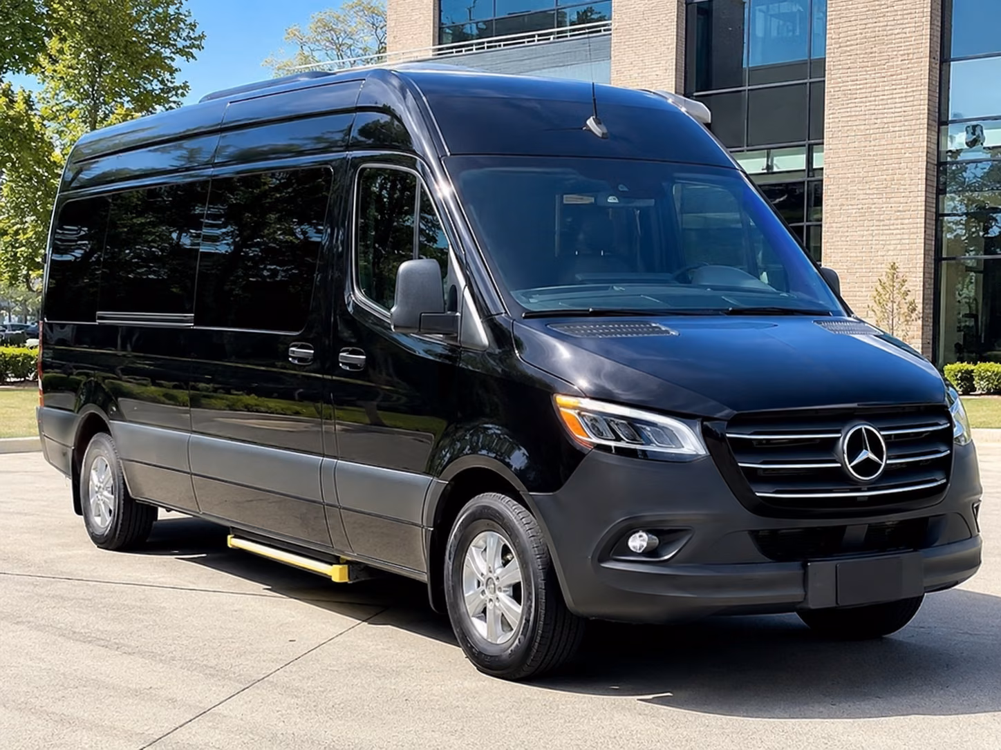 find the perfect transportation for your next airport transfer 1