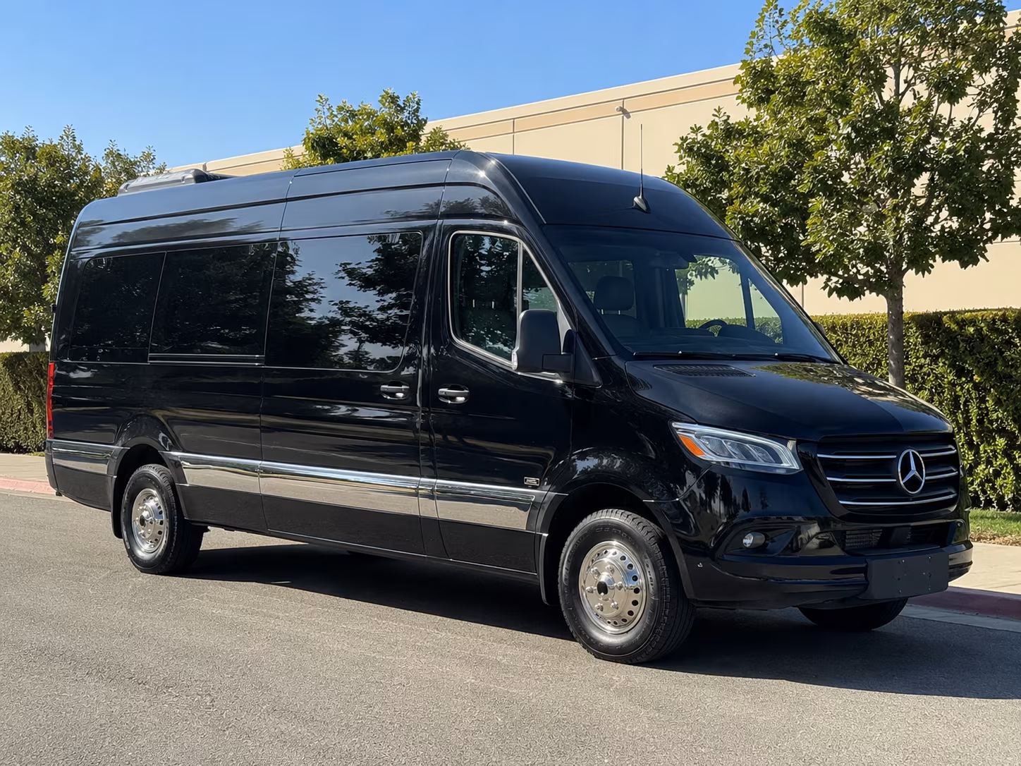 find the perfect transportation for your next corporate event 1